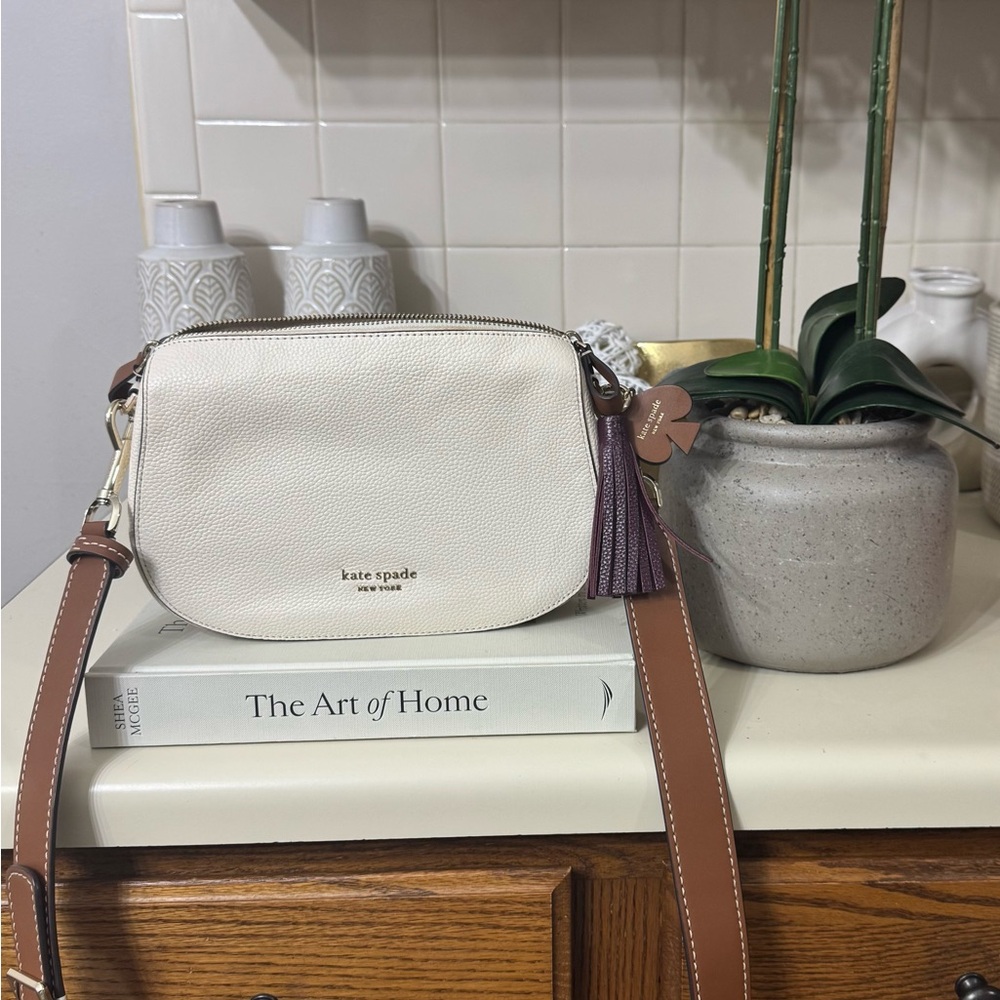 *SOLD* Kate Spade medium leather shoulder bag-parchment white pebbled leather.